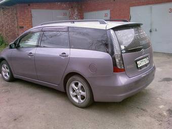 2003 Mitsubishi Grandis Pictures