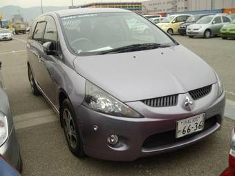 2003 Mitsubishi Grandis Pictures