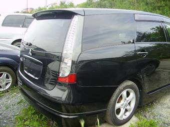 2003 Mitsubishi Grandis Photos