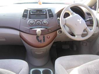 2003 Mitsubishi Grandis For Sale