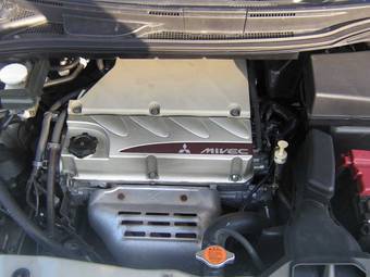 2003 Mitsubishi Grandis Images