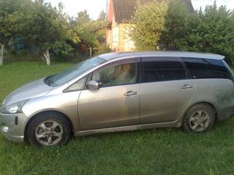 2003 Mitsubishi Grandis Photos