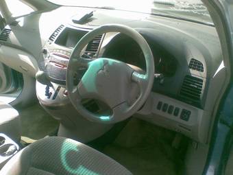 2003 Mitsubishi Grandis Photos