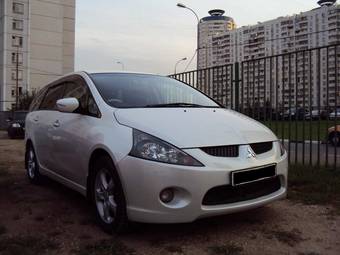 2003 Mitsubishi Grandis Photos