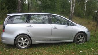 2003 Mitsubishi Grandis Photos