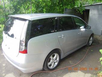 2003 Mitsubishi Grandis Pics