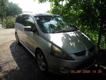 2003 Mitsubishi Grandis Photos