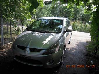 2003 Mitsubishi Grandis Images