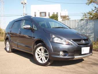 2004 Mitsubishi Grandis Photos