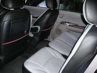 2004 Mitsubishi Grandis Pictures