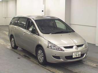 2004 Mitsubishi Grandis Photos