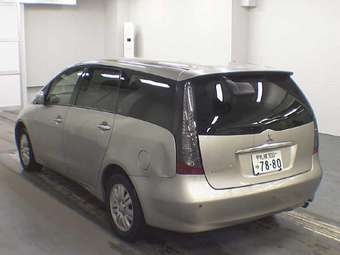 2004 Mitsubishi Grandis Photos