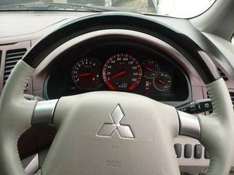 2004 Mitsubishi Grandis Wallpapers