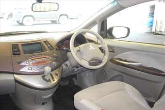 2004 Mitsubishi Grandis For Sale