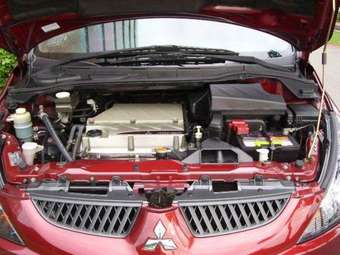 2004 Mitsubishi Grandis Photos