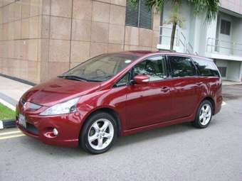 2004 Mitsubishi Grandis Pictures
