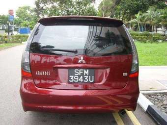2004 Mitsubishi Grandis Photos