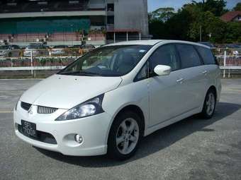 2004 Mitsubishi Grandis For Sale