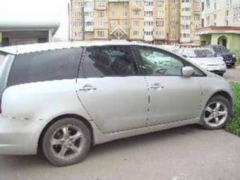 2004 Mitsubishi Grandis Pictures