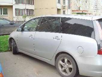 2004 Mitsubishi Grandis Photos