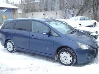 2004 Mitsubishi Grandis Photos