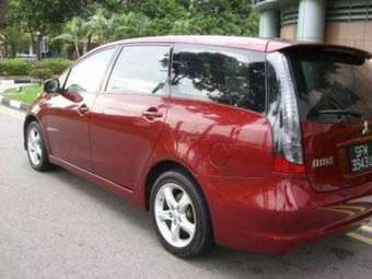 2004 Mitsubishi Grandis For Sale