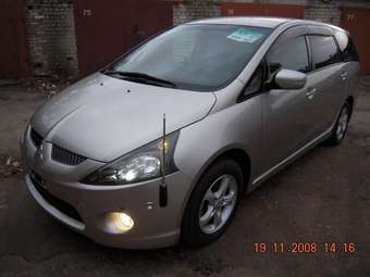 2004 Mitsubishi Grandis Wallpapers