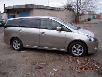 2004 Mitsubishi Grandis Images