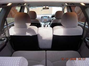 2004 Mitsubishi Grandis Pictures