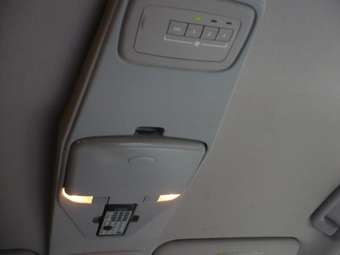 2004 Mitsubishi Grandis Photos
