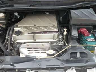 2004 Mitsubishi Grandis Pictures