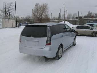 2004 Mitsubishi Grandis Images