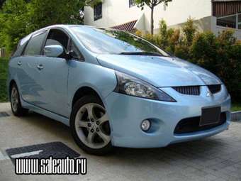 2004 Mitsubishi Grandis Pictures