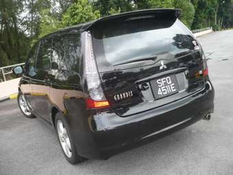 2004 Mitsubishi Grandis Pictures