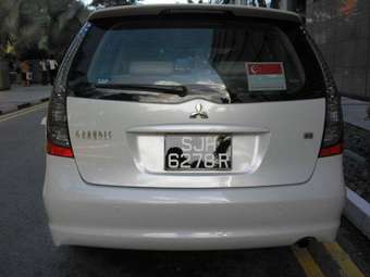 2004 Mitsubishi Grandis Photos