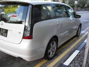 2004 Mitsubishi Grandis Wallpapers