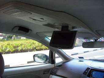 2004 Mitsubishi Grandis Pictures