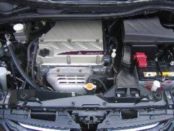 2004 Mitsubishi Grandis Photos