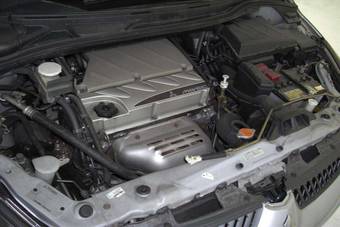 2004 Mitsubishi Grandis Pictures