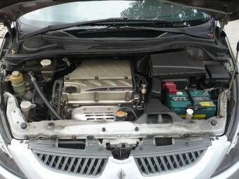 2004 Mitsubishi Grandis Photos