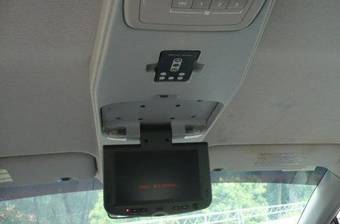 2004 Mitsubishi Grandis Pictures
