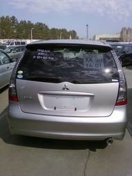 2004 Mitsubishi Grandis Pictures