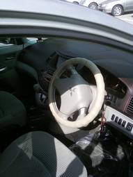 2004 Mitsubishi Grandis Photos