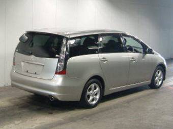 2004 Mitsubishi Grandis Pictures