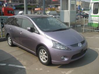 2004 Mitsubishi Grandis Images