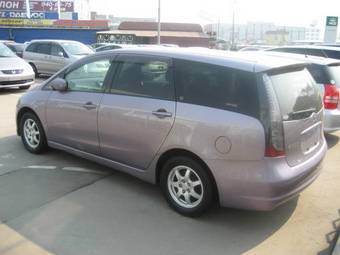 2004 Mitsubishi Grandis Pictures