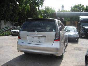 2004 Mitsubishi Grandis Photos