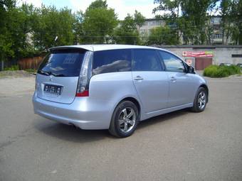 2004 Mitsubishi Grandis Photos