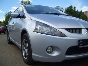 2004 Mitsubishi Grandis For Sale