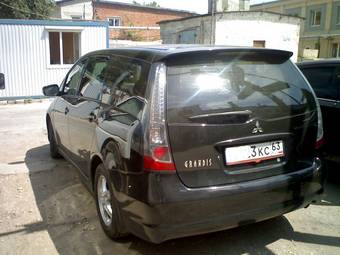 2004 Mitsubishi Grandis Pictures